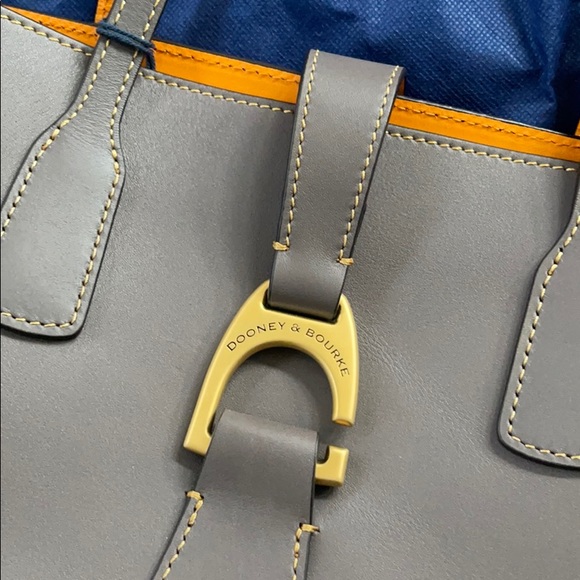 BNWT Dooney & Bourke Small Shannon Tote - Picture 3 of 7